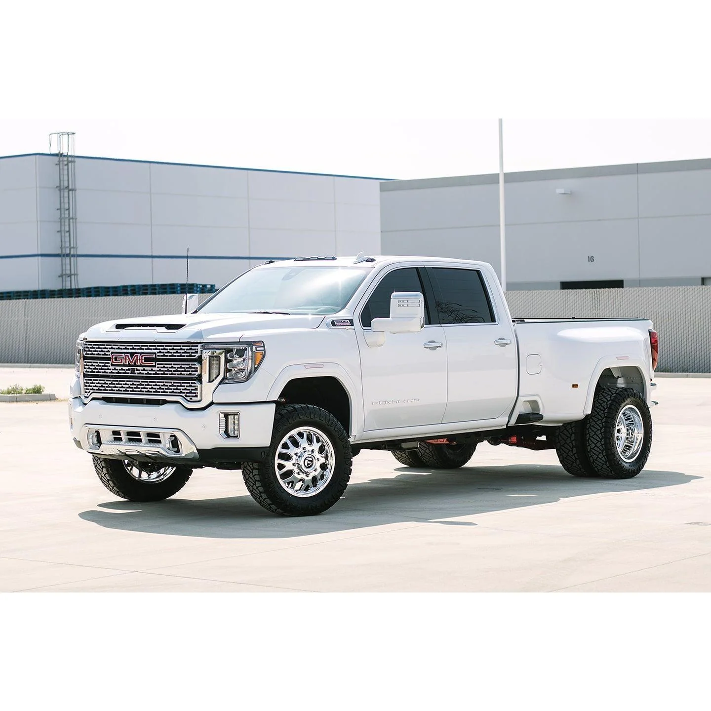 Cognito 3" Elite Leveling Kit w/Fox 2.5 Reservoir Shocks, 2020-2025 L5P - Image 3